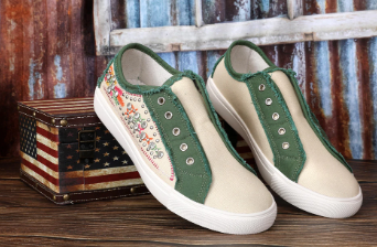 Montana West Embroidered Canvas Shoes (Green)